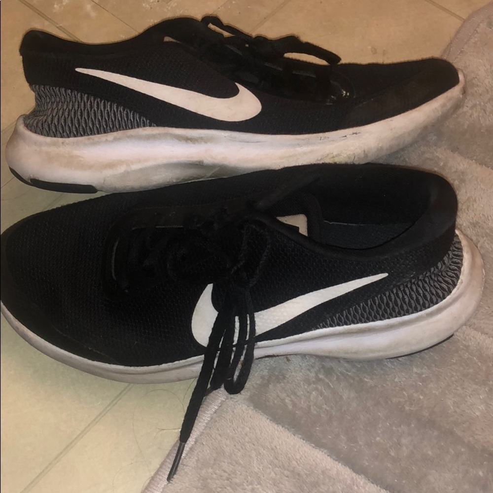 Black nikes